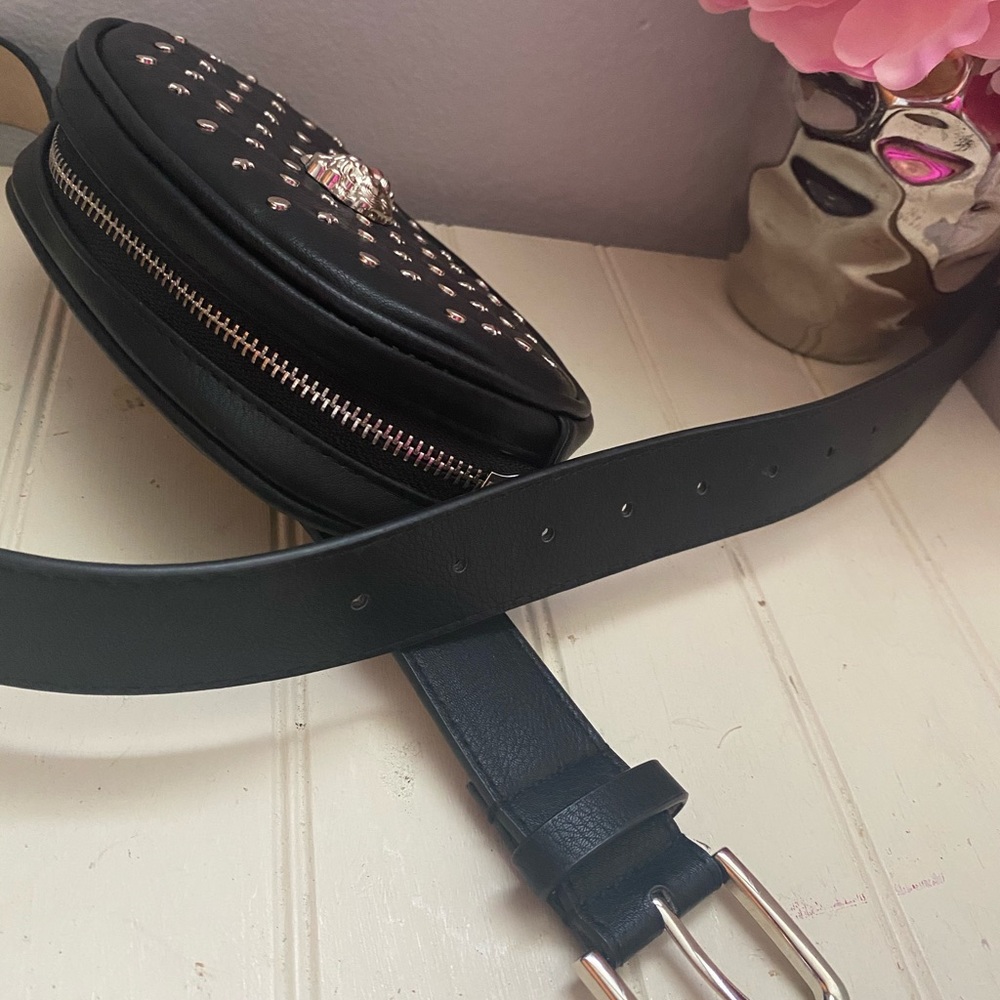 BLACK FANNY PACK - Picture 2 of 5